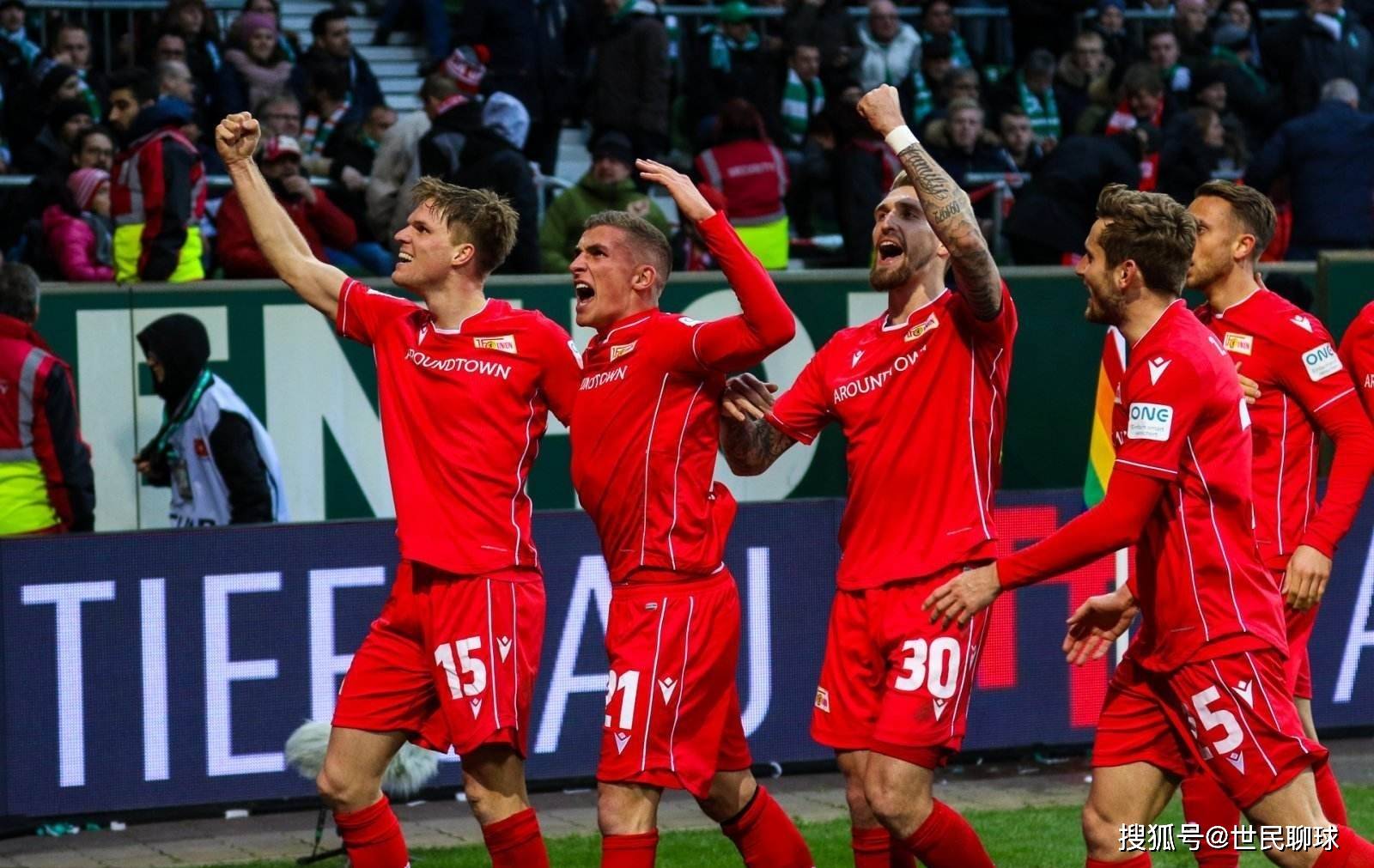 世界杯三个东道主墨加美依次被分至ABD三组，不用参与抽签