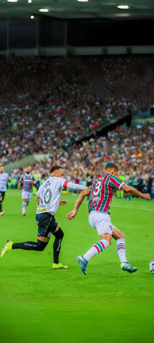 记者：维尼修斯女友在美国涉嫌欠税，可能无法陪他参加世界杯